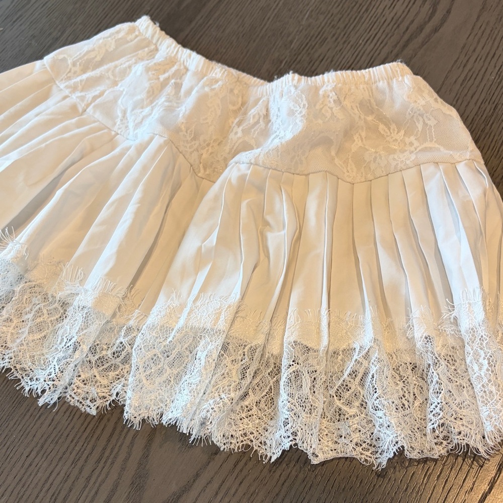 White Lace Pleated Women's Skirt